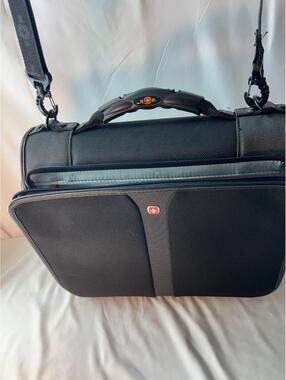 Wenger Patriot Laptop Briefcase Black Messenger Bag Work School Business